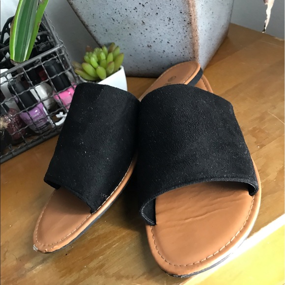 Sandals - Picture 2 of 3